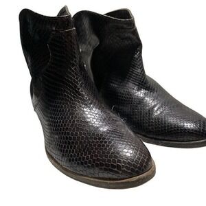 AGL Womens Size 39 Black Snake Embossed Leather Ankle Boots 8